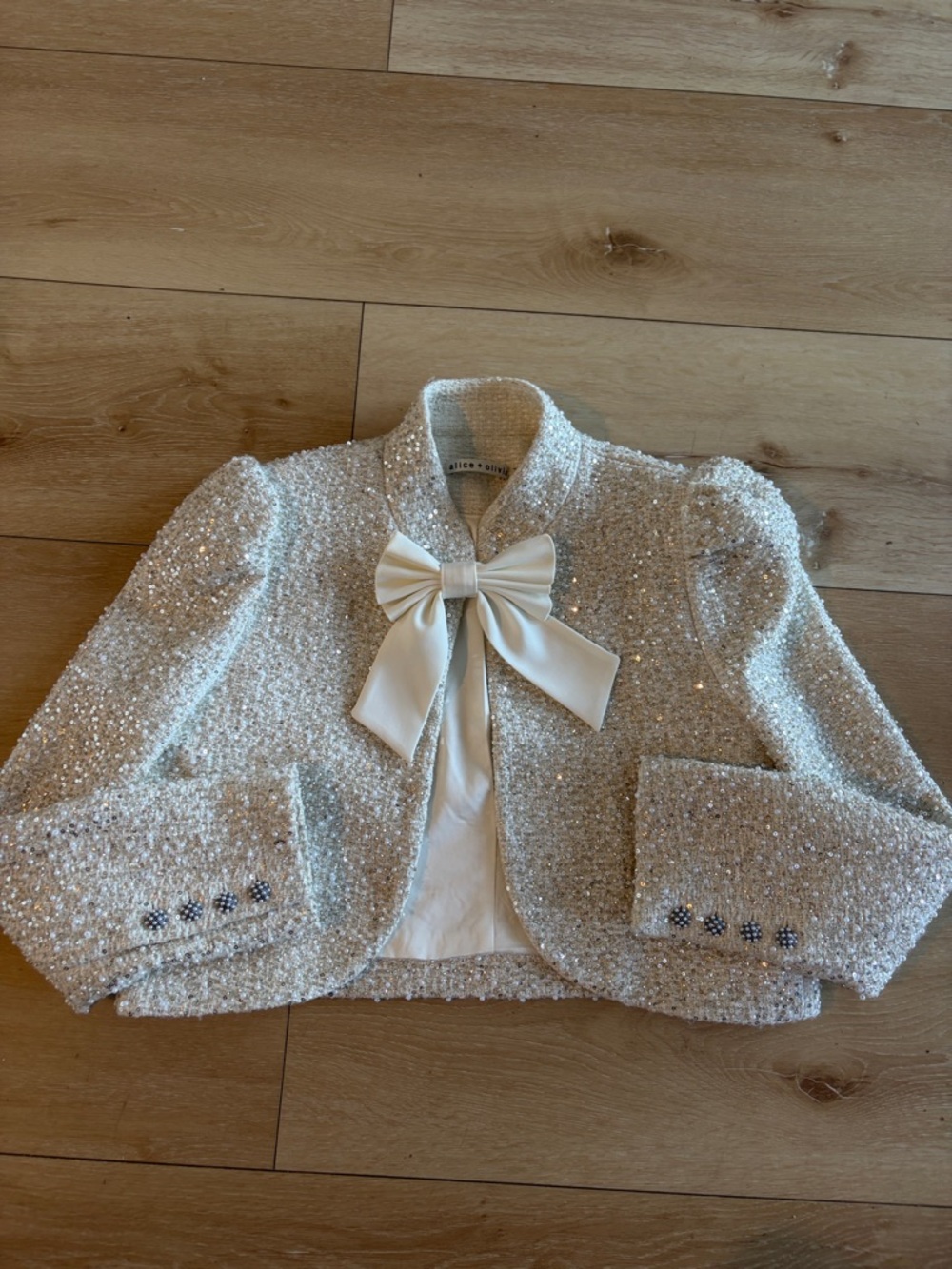 Alice + Olivia
Ilaria Sequin & Bead
Embellished Crop - Picture 8 of 16